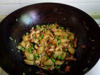 毛豆炒粽子的做法步骤7