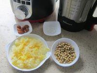 银耳杏仁豆浆的做法步骤2