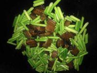 蒜苔回锅肉的做法步骤6