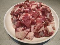 海参焖猪肉的做法步骤2